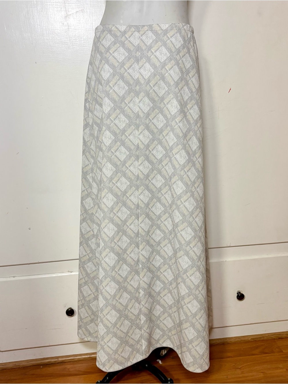 Vintage 70s White Silver Metallic Plaid Knit Polyester Maxi Skirt